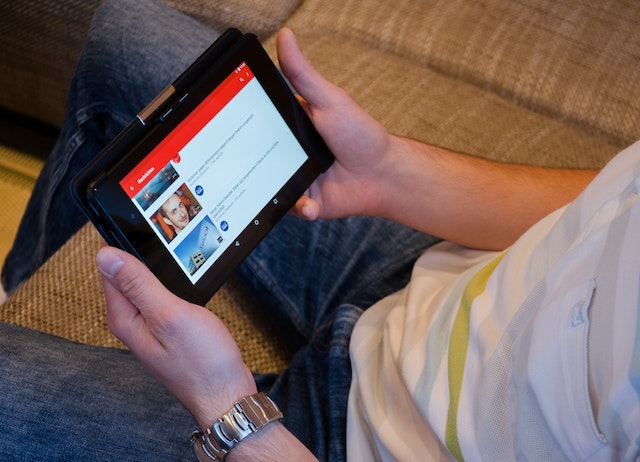 YouTube beluisteren op je tablet